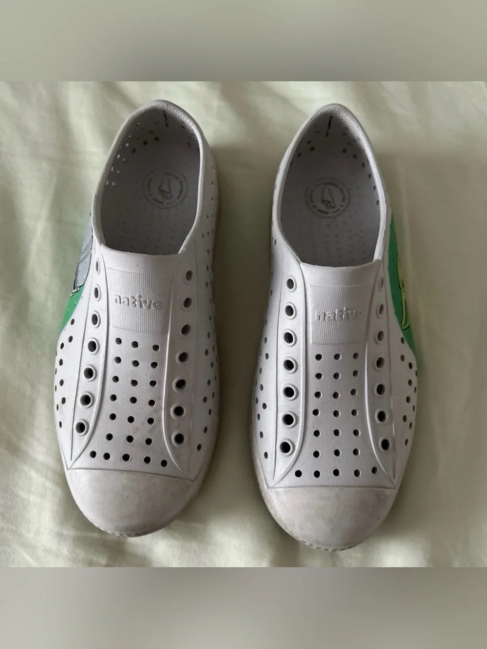 Native Jefferson Slip-On Shoes in White with Green Side Panels, J4